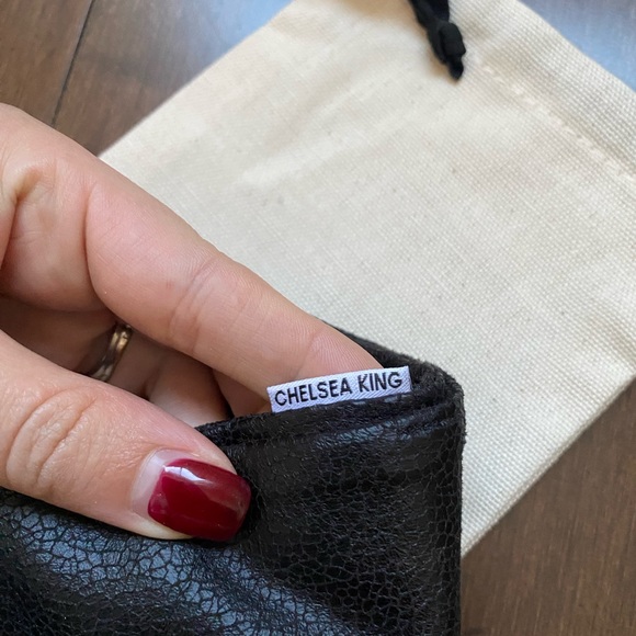 Chelsea King Leather Wire Scarf - Picture 2 of 3